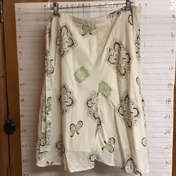 Old Navy Dresses & Skirts - OLD NAVY - women's midi skirt  sz 8  cream